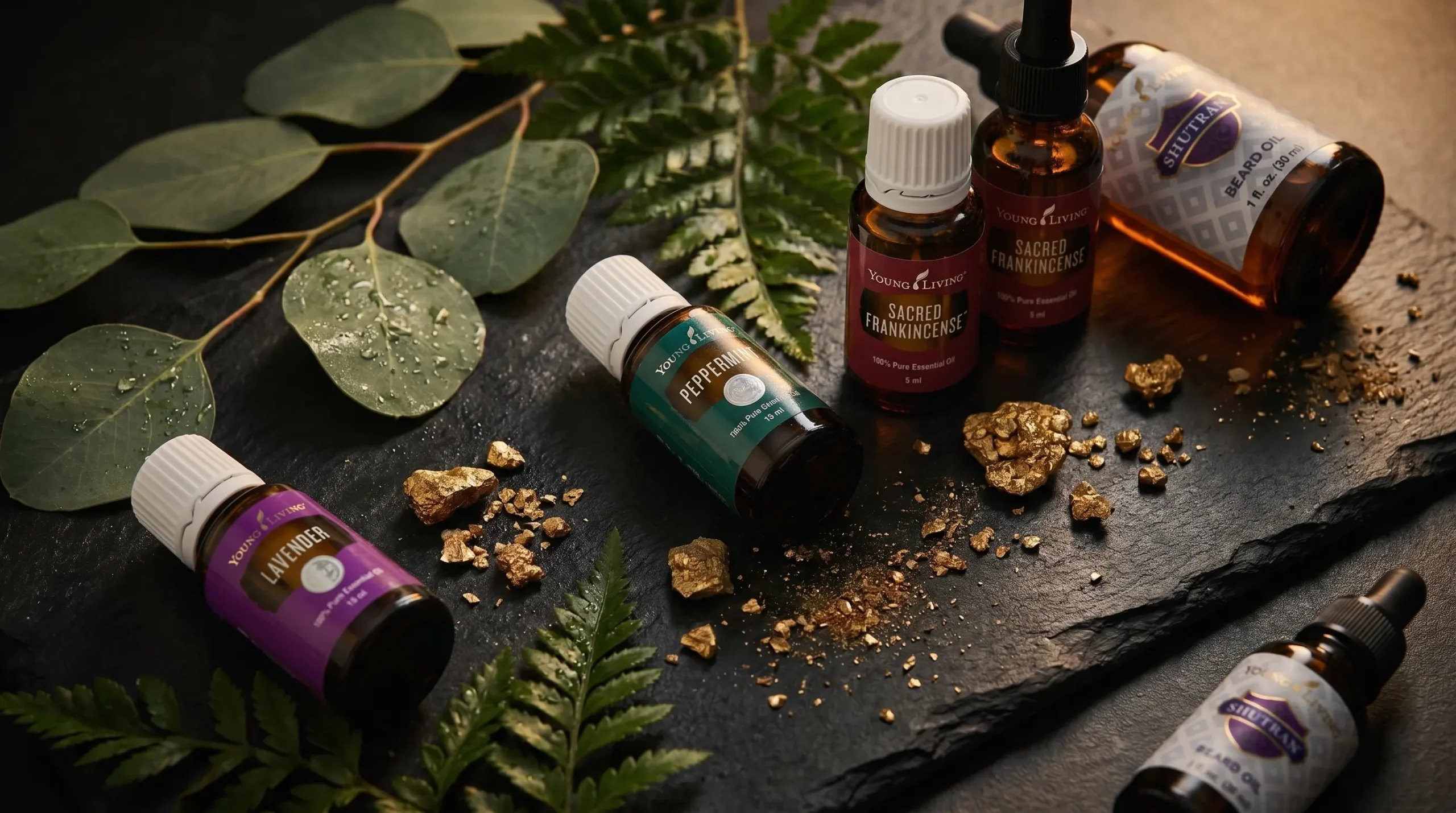 botellas de cristal ambarino y elementos botánicos usados como ejemplo en esta guía de lectura de ingredientes naturales